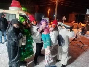 Новогодний кортеж Деда Мороза прибыл в п.Новотуринский!