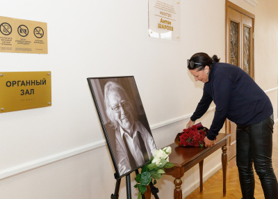 В Тюменской филармонии состоялась церемония открытия памятной доски маэстро Антону Шароеву