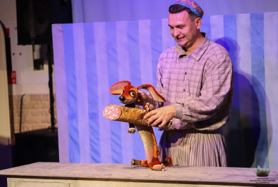 Театр кукол показал юным жителям Тюменской области спектакль «Умные животные»