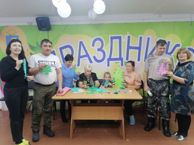 7 декабря в Чернаковском СДК прошел мастер - класс «Лепим, клеим, вырезаем»