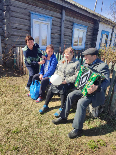 Упоровский ПКК посетил малые деревни с концертной программой, посвященной Дню весны и труда