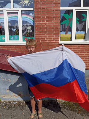 «Под флагом России живу»