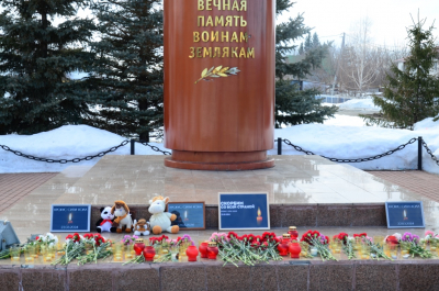 Возложение цветов в память о погибших в результате теракта в «Крокус Сити Холле» в Упорово
