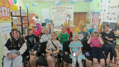 20 мая в Упоровской детской библиотеке прошло мероприятие, посвященное юбилею библиотеки - библио-шоу «55 лет с детьми и книгой».