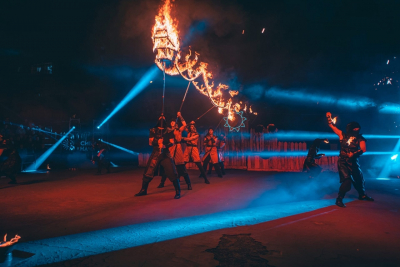 Три тысячи человек пришли на выступление группы Aeterna и театр огня Helios