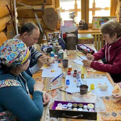 В преддверии светлого праздника Пасхи, в Ялуторовском остроге прошли мастер-классы росписи по дереву.