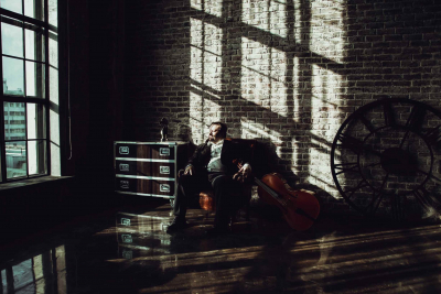 На фестивале Дениса Мацуева в Тюмени выступит Борислав Струлёв – виолончелист с неподражаемой манерой игры