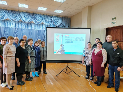 В Нижнеманайском СДК прошёл литературно-музыкальный вечер «Крым — это Россия»