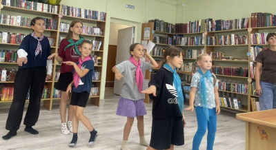 «Энергия, смех и танцы: незабываемый день в библиотеке»