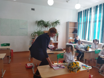 Липихинский библиотекарь поздравила школьников с началом учебного года