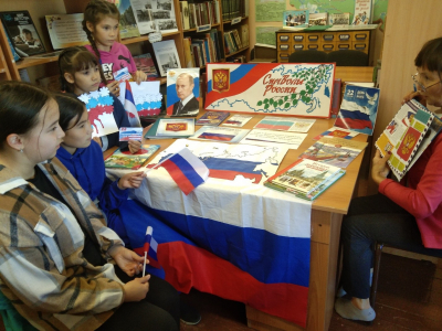 Мероприятия к Дню Государственного флага РФ в Тарманской сельской библиотеке