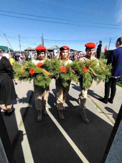 Память хранят живые.