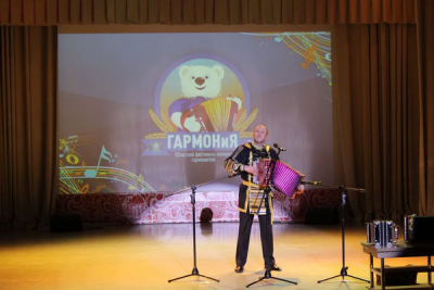 Фестиваль «Гармония» в с.Казанском – концерт А.Ускова.