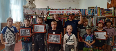Обзор книжной выставки «Помним и гордимся»
