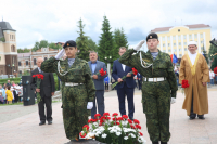 В Тобольске прошло возложение цветов в День памяти и скорби