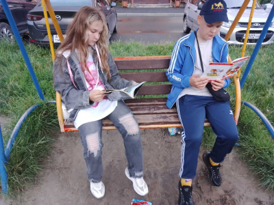 Акция «С книжкой на скамейке»
