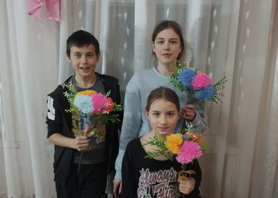 «Цветы из помпонов»
