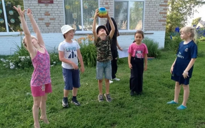 Мой веселый звонкий мяч.
