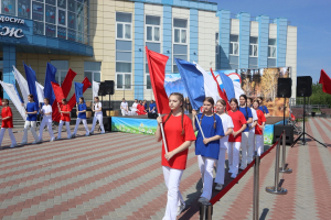 12 июня на площади «ЦКиД «Вернисаж» прошел Торжественный митинг-концерт «Тобой, Россия, мы все горды…
