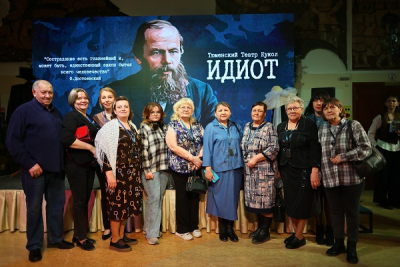 В Тюменском театре кукол показали спектакль «Идиот» с тифлокомментированием