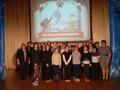 «Здесь сталь кипела, плавился металл»