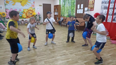 Лето на площадке.