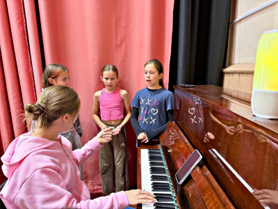 Прииртышский сельский Дом культуры объявляет набор на занятия по вокалу!