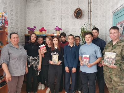 В Коркинской сельской библиотеке прошла литературная гостиная «Мы с книгой открываем мир»