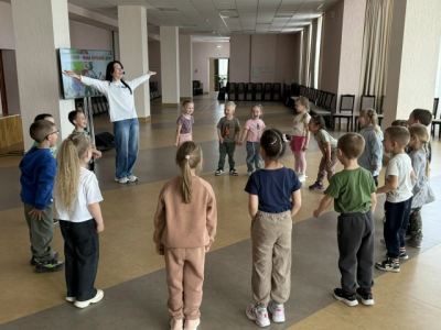 13 мая в ЦКД «Вернисаж» прошла игровая развлекательная программа для детей по правилам дорожного движения «Светофор — наш лучший друг»