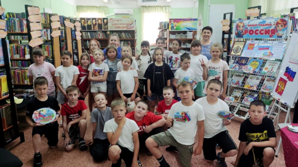 В библиотеках Упоровского района прошли патриотические квиз-игры «Вместе мы – страна Россия!»