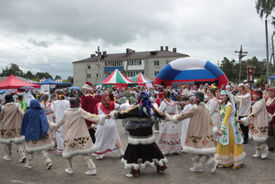 В Тобольском районе весело и ярко прошел фестиваль «Венок народных традиций»