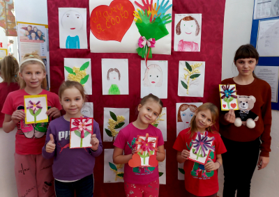 В Липихинском СДК открыта выставка детских рисунков «Маму я свою люблю»